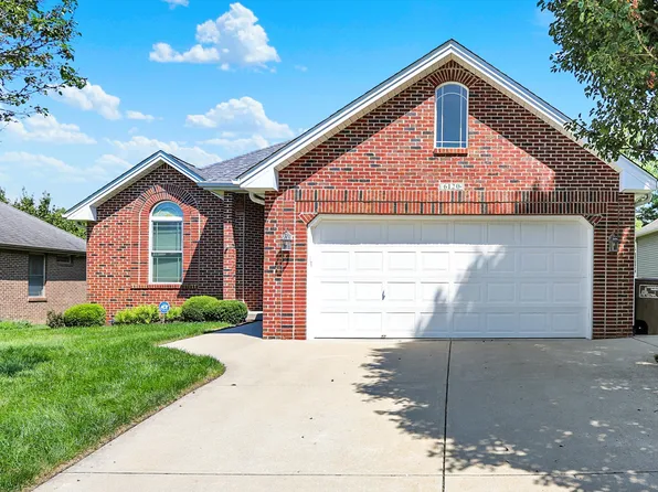 6120 Sheridan Dr, Columbus, IN 47203