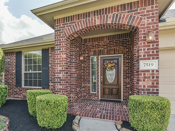 3rd image of 7519 Brackstone Ct