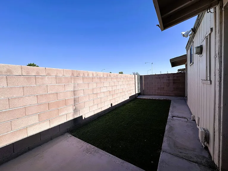 328 Linn Ln — Photo 15