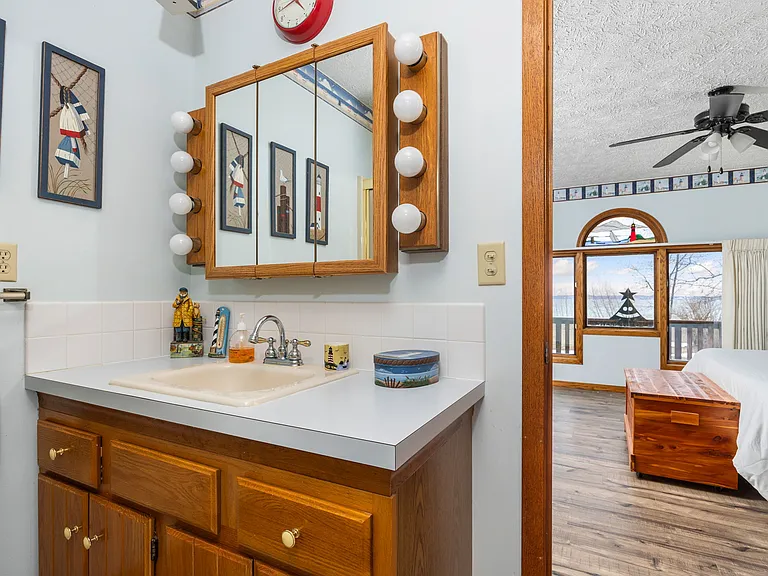 9402 S West Bay Shore Dr — Photo 32