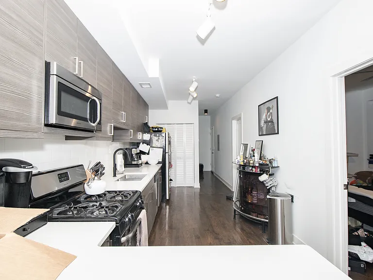 1418 W Blackhawk St #G — Photo 6
