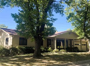 701 Parkview Dr, Wamego, KS 66547