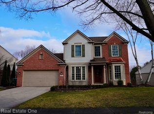 2677 Aubrey Dr, Lake Orion, MI 48360