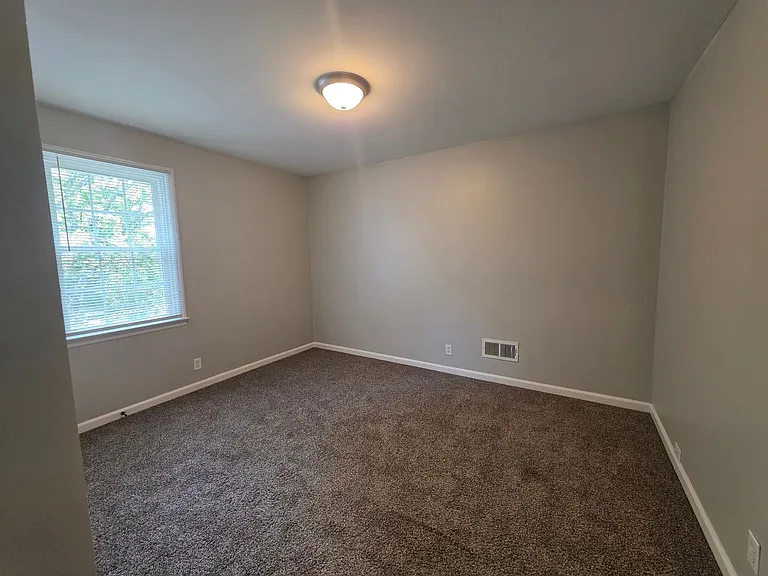 104 Twin Oaks Ct #B — Photo 11
