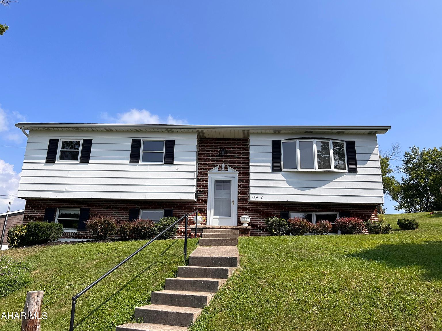 724 E 1st Ave, Altoona, PA 16602 MLS 72723 Zillow(03)
