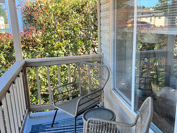 Cozy balcony on main level, front