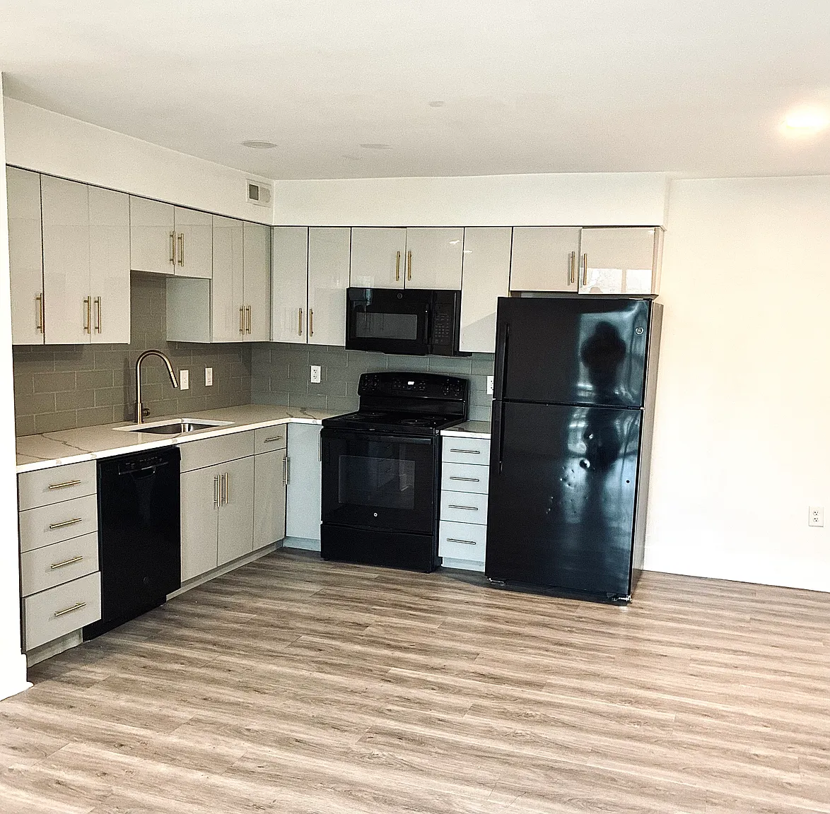 325 W Parkwood Dr #6 photo 1