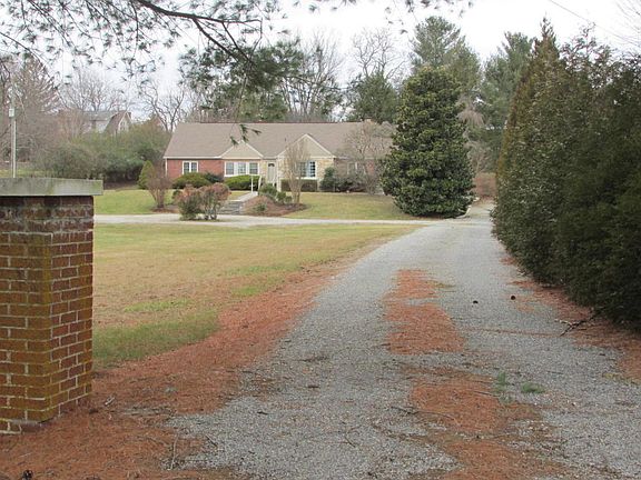4th image of 2201 Lee Hwy