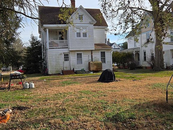 3rd image of 126 Maple Ave