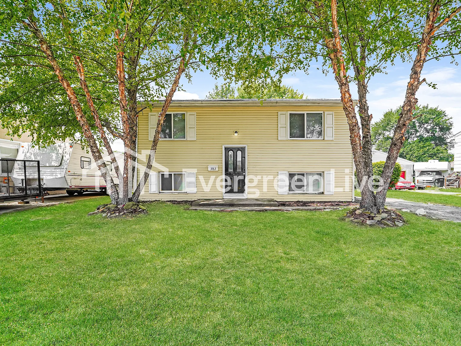 3 bed, 2.0 bath, 1380 sqft, $1,695 — Photo 1