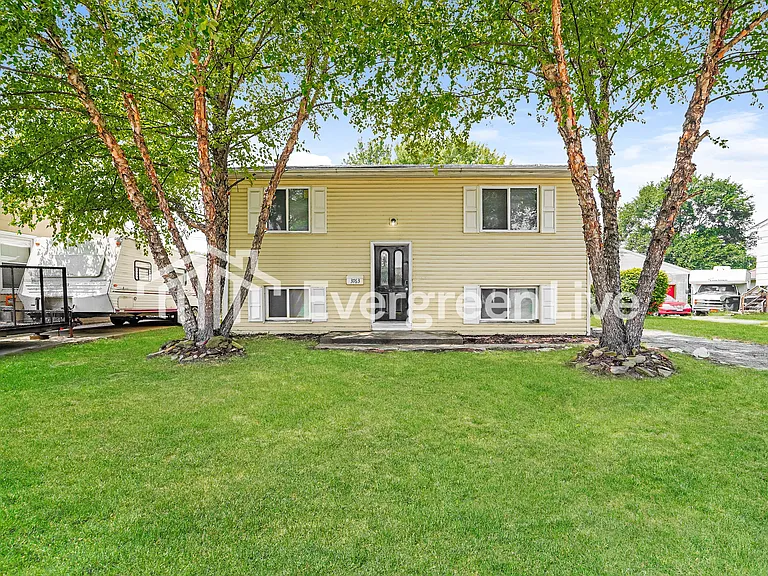 3763 Amwell Rd E — Photo 1