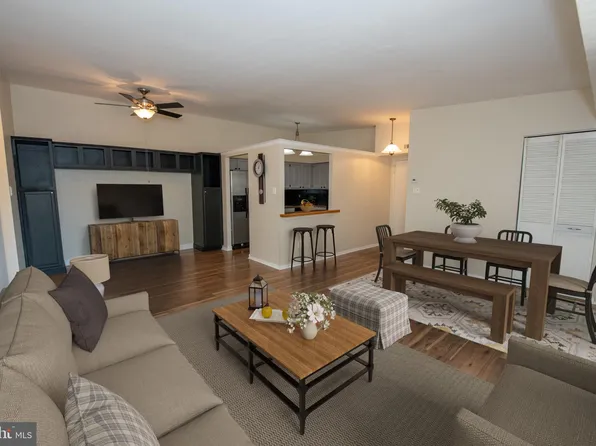 68204 Delaire Landing Rd #204, Philadelphia, PA 19114