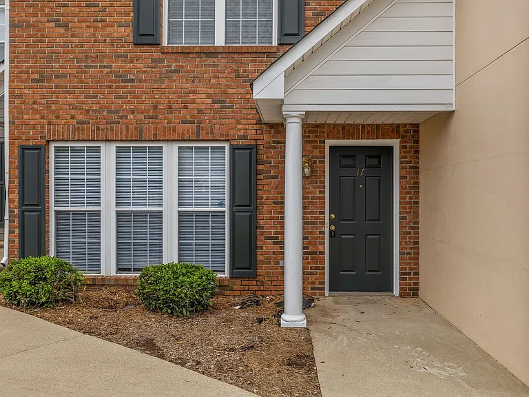 17 Whitfield Way — Photo 2