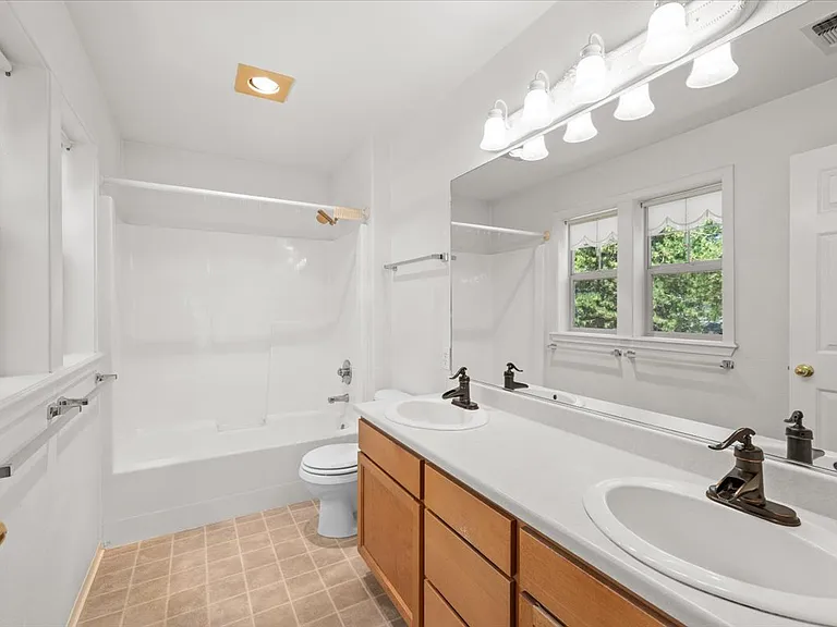 100 Jackson Creek Dr — Photo 21