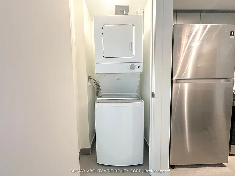 3385 Dundas St W #303 — Photo 10