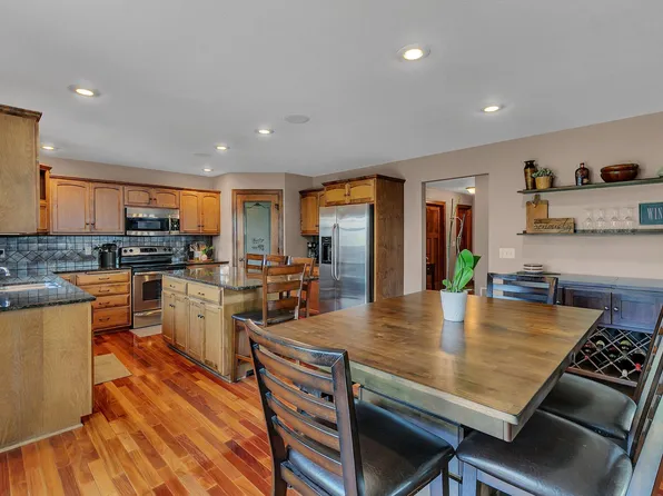 1372 Southfork Dr SE, Hutchinson, MN 55350