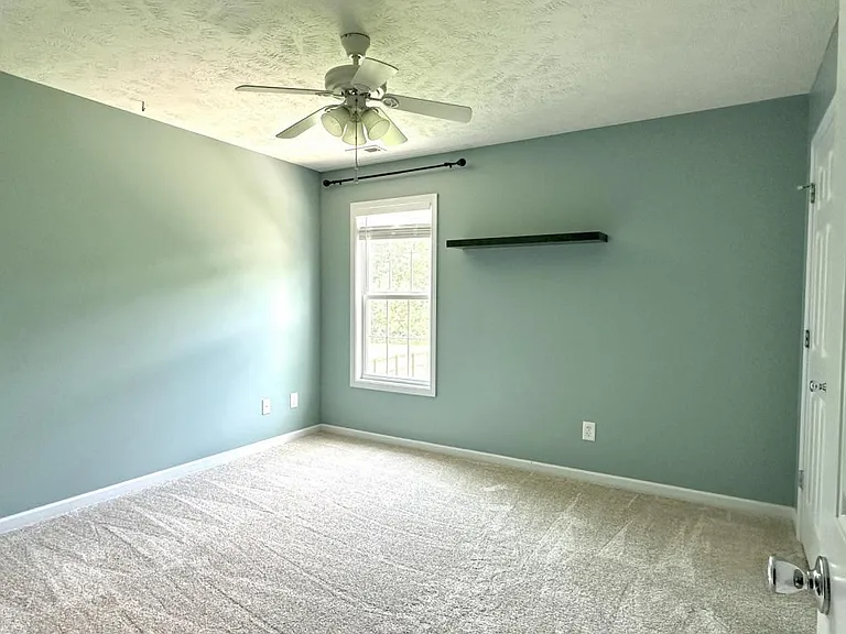 385 Americana Dr — Photo 14