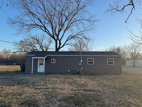 613 E 4th St, Erie, KS 66733