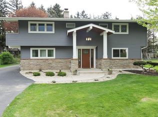 216 Linden Rd, Lake Zurich, IL 60047