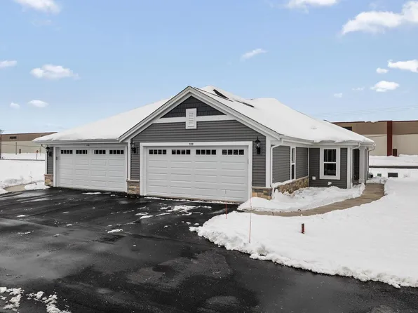 516 Hunter Oaks BOULEVARD #0802, Watertown, WI 53094