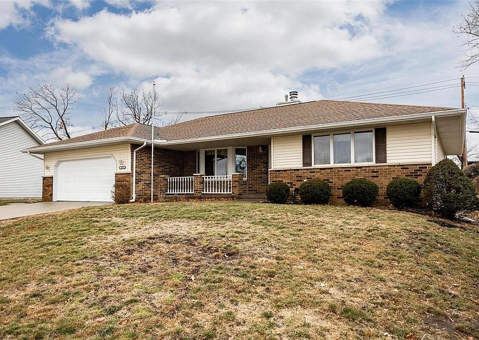 1st image of 4405 Lorcardo Dr NE