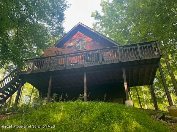 1134 Red Hawk Dr, Lake Ariel, PA 18436
