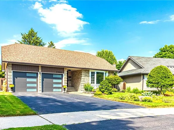 2390 Sinclair Cir, Burlington, ON L7P 3C3