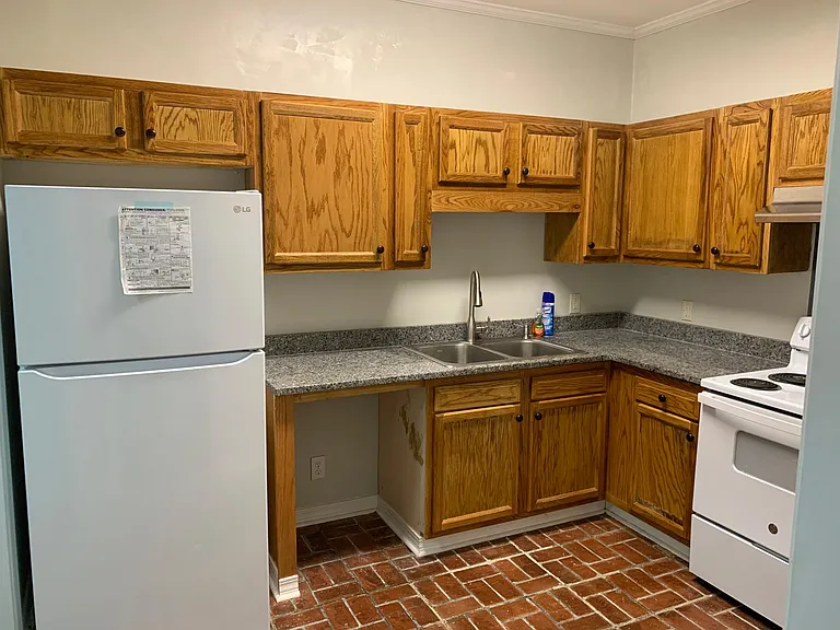 165 S Jackson St — Photo 14