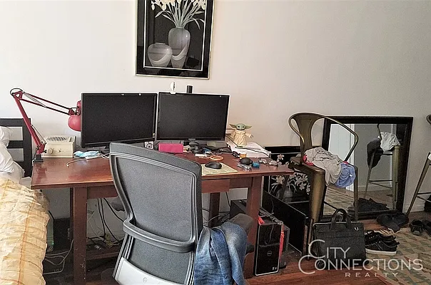 Rented by City Connections Realty | media 8