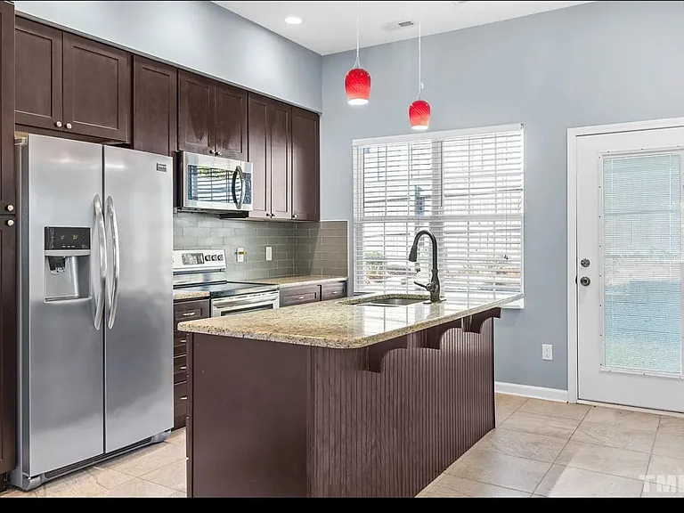 129 Pineland Cir #100 — Photo 1