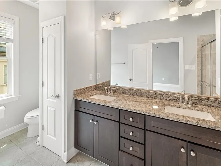 Primary En-Suite Bath