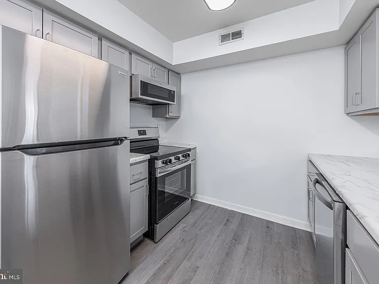 1309 Roberts Way — Photo 4