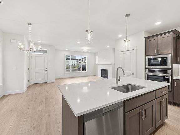 4th image of 8533 SE Crescent Dr