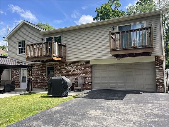 3rd image of 10240 Roseway Blvd