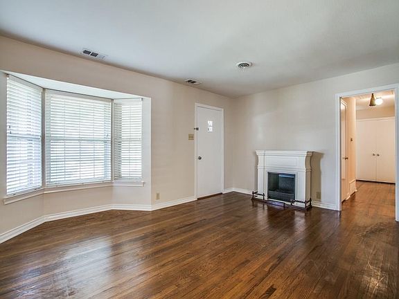 2nd image of 206 S Weatherred Dr
