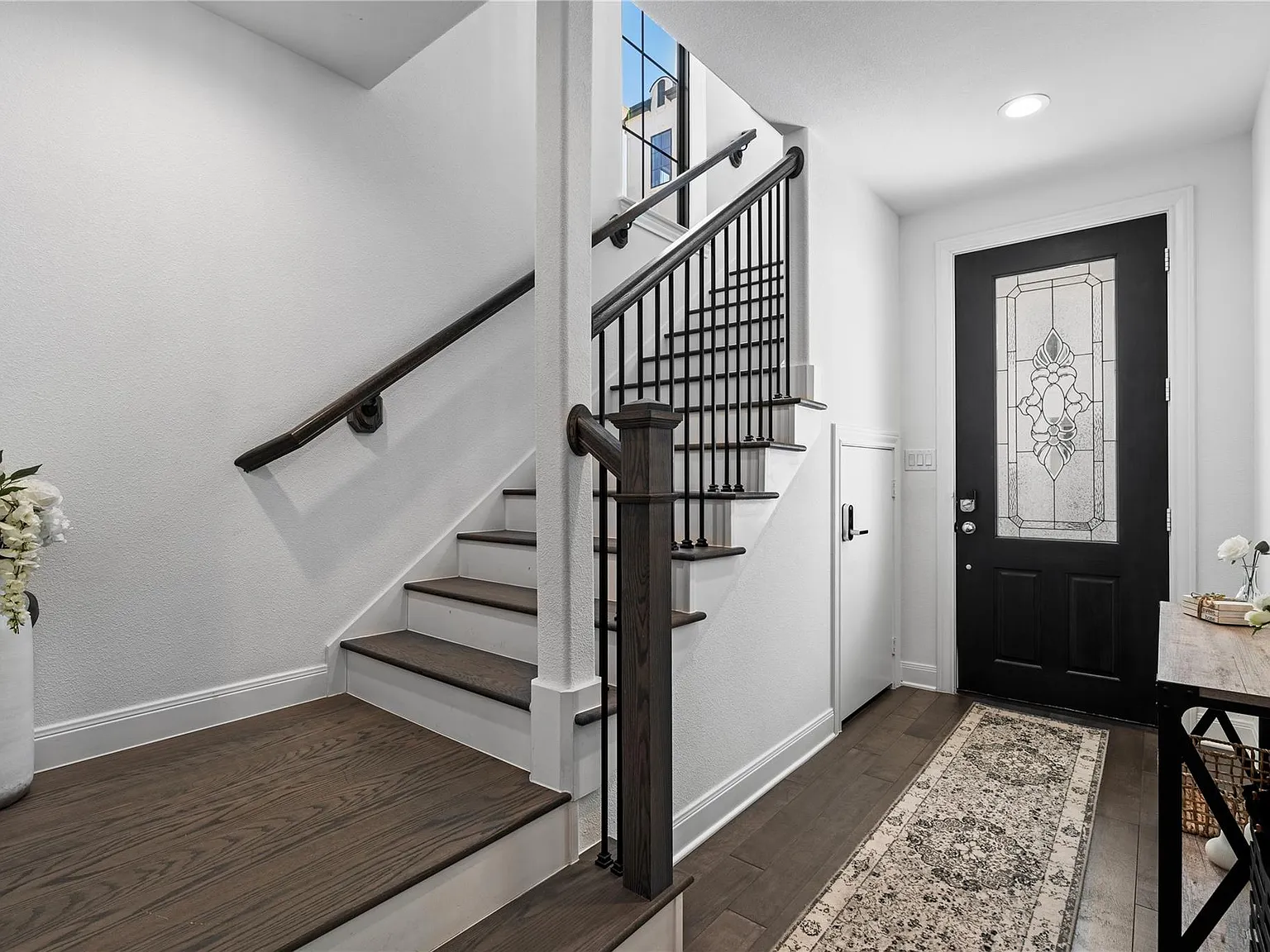 3 bed, 3.5 bath, 2058 sqft, $3,850 — Photo 4