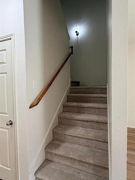 2205 Stoneleigh Pl — Photo 19