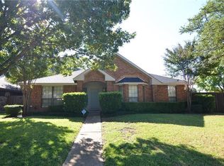 2000 Lansdown Dr, Carrollton, TX 75010