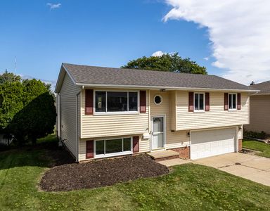 2644 Nottingham Dr, Parma, OH, 44134