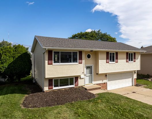 2644 Nottingham Dr, Parma, OH 44134