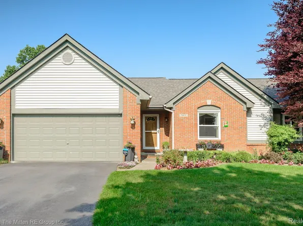 13816 Winding Pond Ln, Belleville, MI 48111