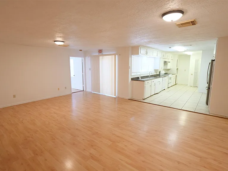 5231 Beechnut St — Photo 9