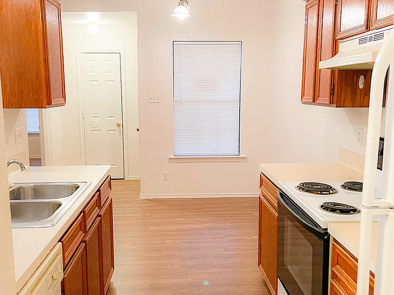 1807 Pontotoc Trce — Photo 9