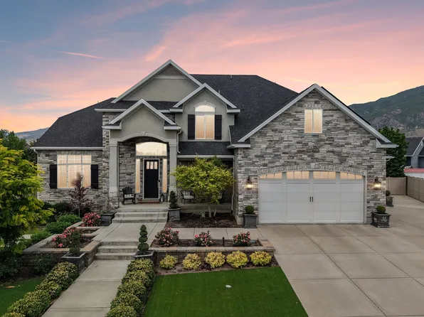 1374 W Chestnut Ct, Farmington, UT 84025
