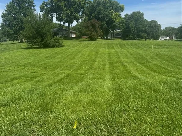 4311 Hidden Valley Dr, Saint Joseph, MO 64506