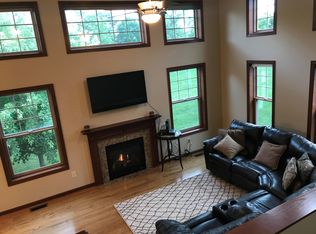 3161 Frontier Dr, Woodbury, MN 55129