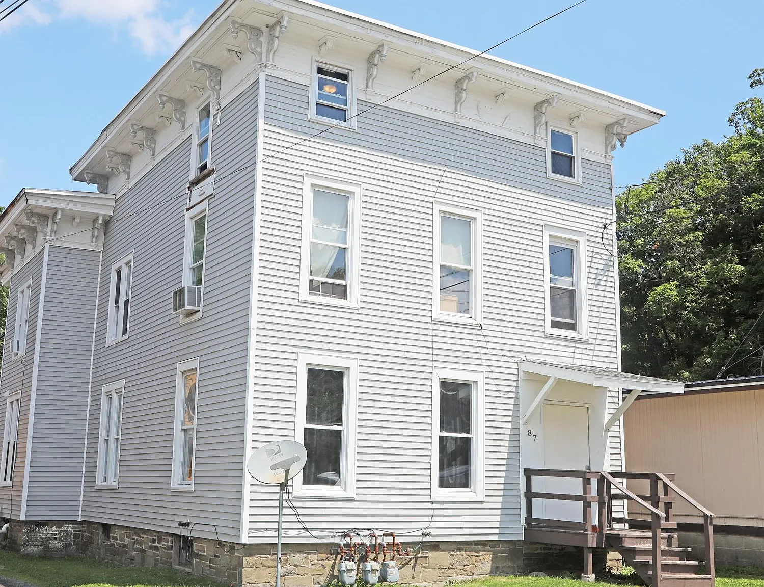 87 E Main St — Photo 1