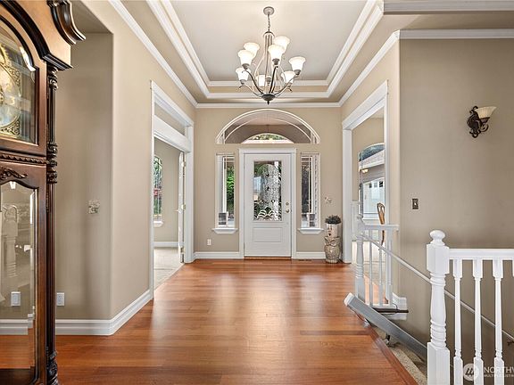 4th image of 719 Briarwood Terrace