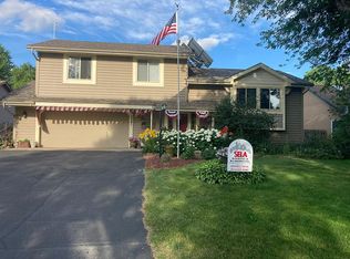 2241 Helena Rd N, Oakdale, MN 55128