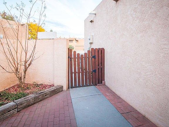 2nd image of 9500 Sierra Vista Ct NE